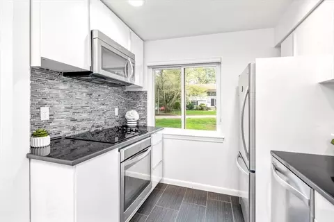 11 Beals Cove Rd # D, Hingham, MA 02043 photo 3