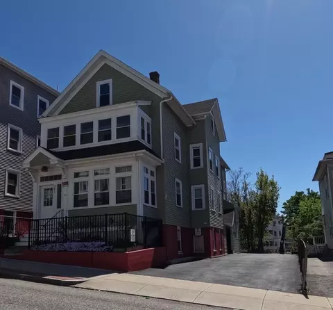 61 Harrison St, Worcester, MA 01604