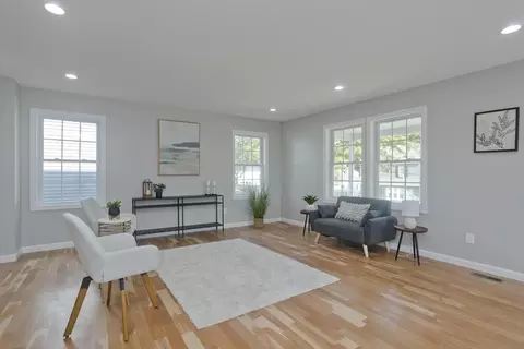 33 Brooks St, Springfield, MA 01109 photo 4