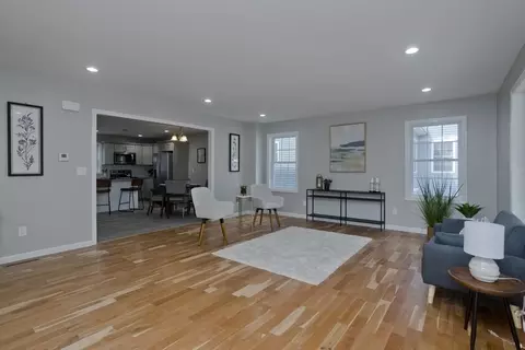 33 Brooks St, Springfield, MA 01109 photo 3