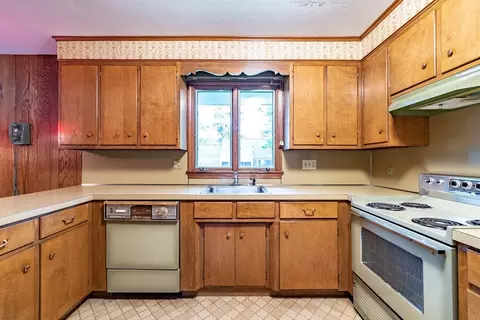 122 Benz St, Springfield, MA 01118 photo 5