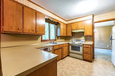 122 Benz St, Springfield, MA 01118 photo 6