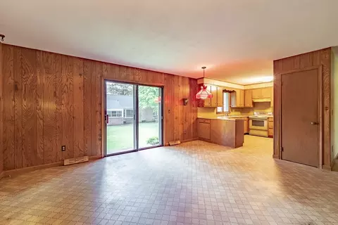 122 Benz St, Springfield, MA 01118 photo 10