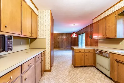 122 Benz St, Springfield, MA 01118 photo 4