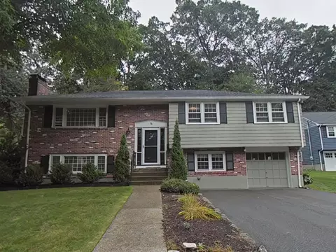 8 Kerrydale Rd, Needham, MA 02492