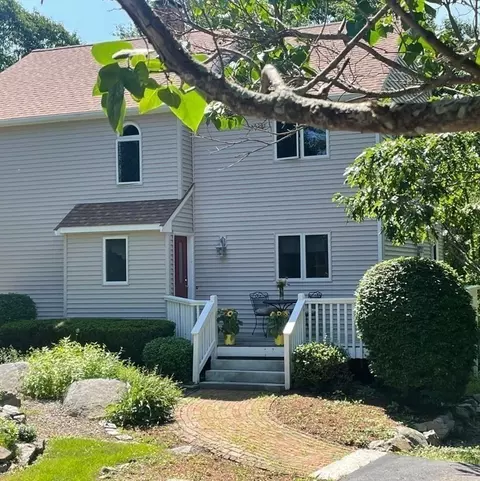 14 Woodbury Ln, Rockport, MA 01966