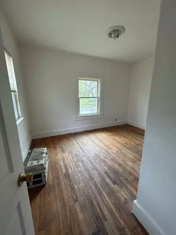 75 Sherman St, Springfield, MA 01109 photo 3