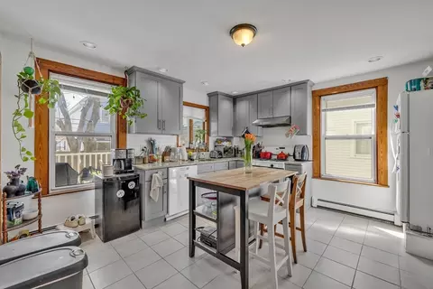 9 Mt Vernon St #1, Boston, MA 02125