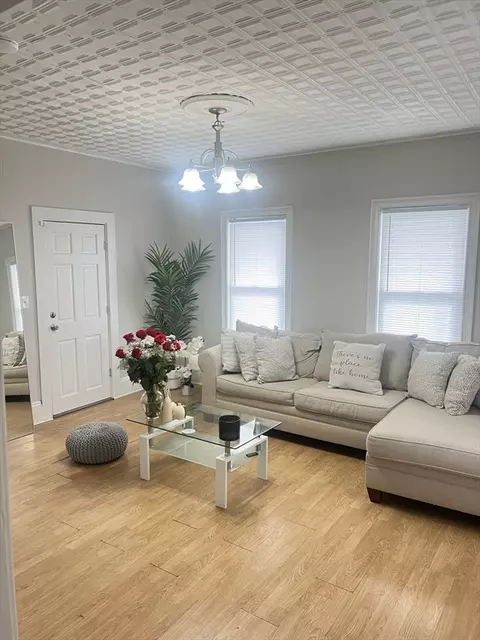 17 Roan Ct, Brockton, MA 02301