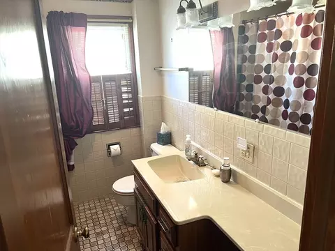 33 Walton St, Chicopee, MA 01013 photo 17