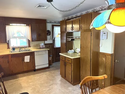33 Walton St, Chicopee, MA 01013 photo 8