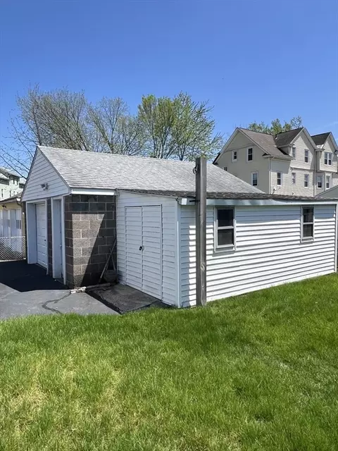 33 Walton St, Chicopee, MA 01013 photo 25