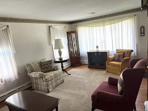 33 Walton St, Chicopee, MA 01013 photo 11