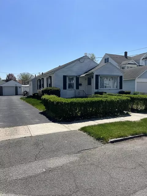 33 Walton St, Chicopee, MA 01013 photo 1