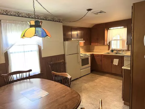 33 Walton St, Chicopee, MA 01013 photo 9