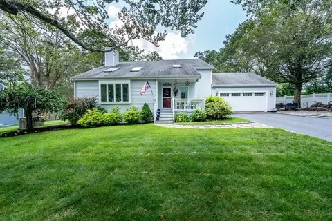 23 Redwood Cir, Mashpee, MA 02649
