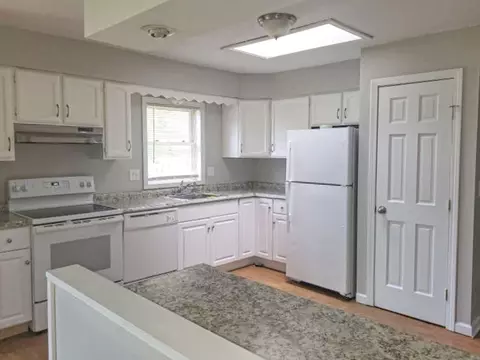 39 Ruggles St, Hardwick, MA 01037 photo 2