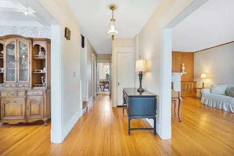 154 Shefford St, Springfield, MA 01107 photo 3