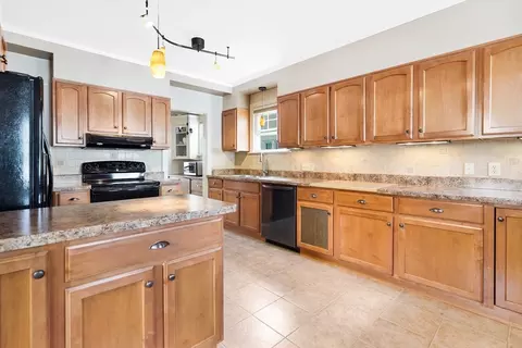 154 Shefford St, Springfield, MA 01107 photo 16