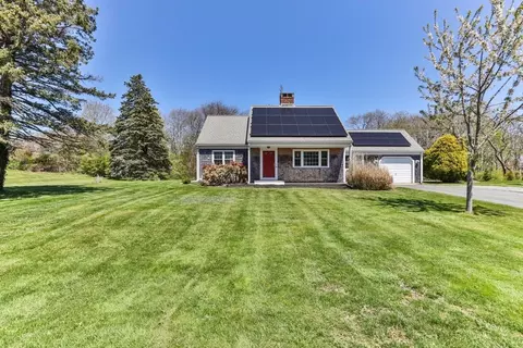 14 Moody Dr, Sandwich, MA 02563