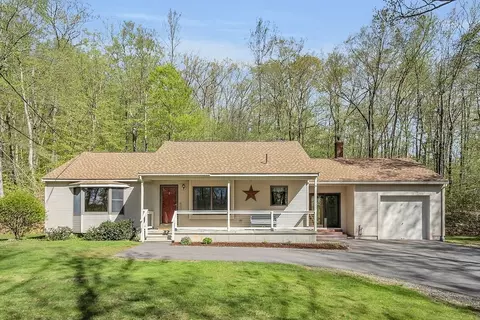 37 Chapel St, Ashburnham, MA 01430