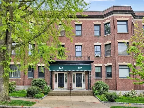 123 Freeman St #3, Brookline, MA 02445