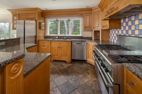 Kitchen - 23 Salt Marsh Ln, Wareham, MA 02571 photo 3 of 3