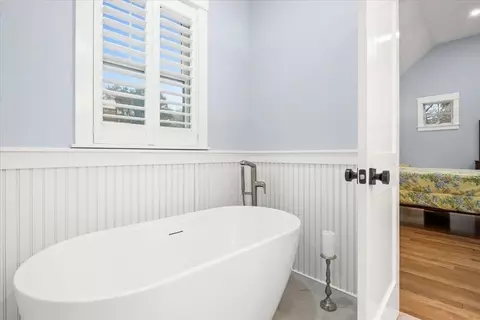 Bath - 36 Ralyn Rd, Cotuit, MA 02635 photo 3 of 10