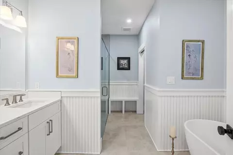 Bath - 36 Ralyn Rd, Cotuit, MA 02635 photo 5 of 10