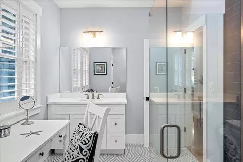 Bath - 36 Ralyn Rd, Cotuit, MA 02635 photo 8 of 10