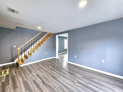 Living - 9 Wellington St, Webster, MA 01570 photo 3 of 4