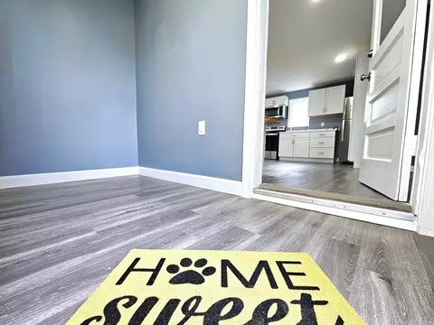 Entry Way - 9 Wellington St, Webster, MA 01570 photo 2 of 4