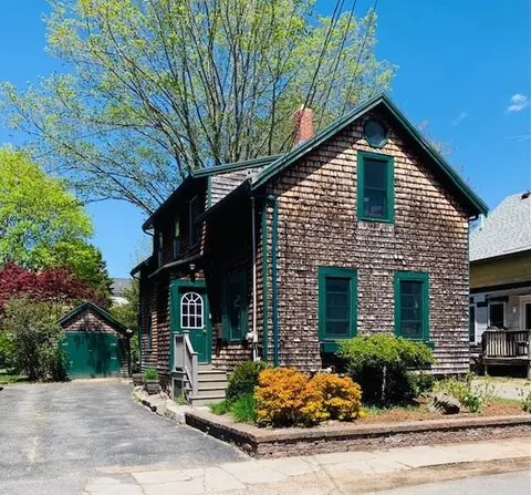 19 Maple St, Merrimac, MA 01860