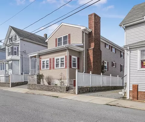99 Swindells St, Fall River, MA 02723