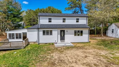 8 Cypress St, Plymouth, MA 02360