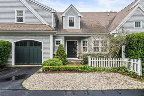 6 Westmoreland Dr #4, Falmouth, MA 02540
