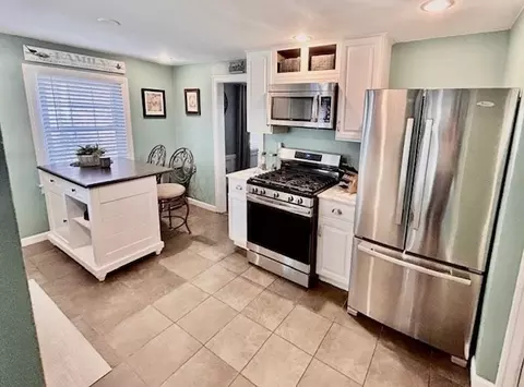 110 Abbott St, Springfield, MA 01118 photo 4