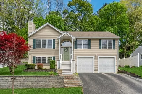 12 Sherwood Rd, Worcester, MA 01602