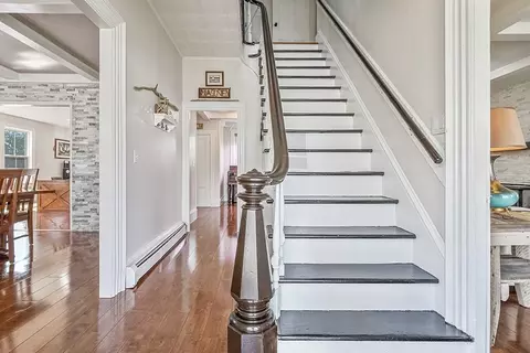 Entry Way - 28 Maple St, Mendon, MA 01756 photo 2 of 3