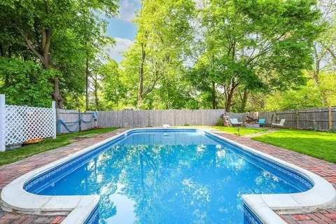 Exterior - 28 Maple St, Mendon, MA 01756 photo 8 of 9