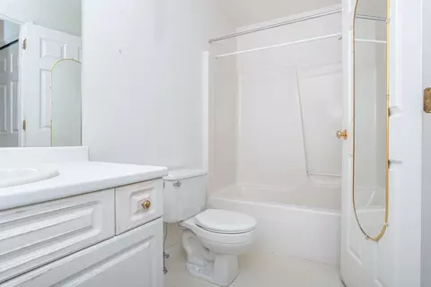 Bath - 700 Shore Dr #914, Fall River, MA 02721 photo 2 of 2