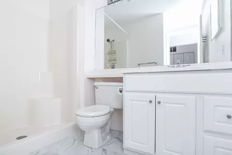 Bath - 700 Shore Dr #914, Fall River, MA 02721 photo 1 of 2