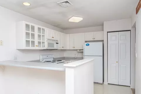 Kitchen - 700 Shore Dr #914, Fall River, MA 02721 photo 1 of 4