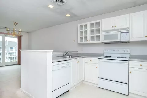 Kitchen - 700 Shore Dr #914, Fall River, MA 02721 photo 2 of 4