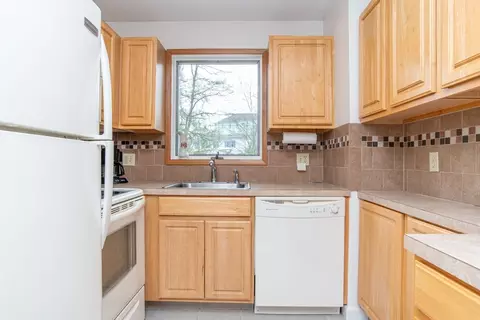 Kitchen - 700 Shore Dr #914, Fall River, MA 02721 photo 4 of 4