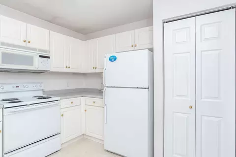 Kitchen - 700 Shore Dr #914, Fall River, MA 02721 photo 3 of 4