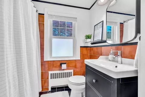 Bath - 262 School St, Acton, MA 01720 photo 2 of 2