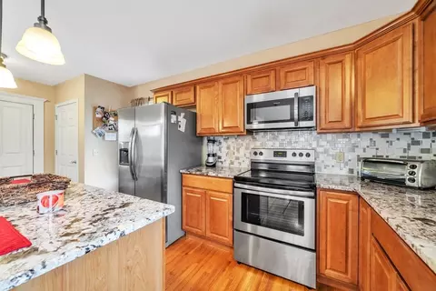 81 Jacob St, Chicopee, MA 01020 photo 16