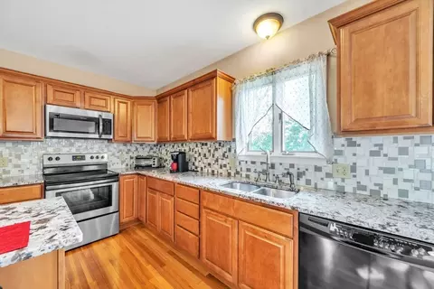 81 Jacob St, Chicopee, MA 01020 photo 14
