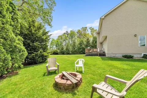 81 Jacob St, Chicopee, MA 01020 photo 36